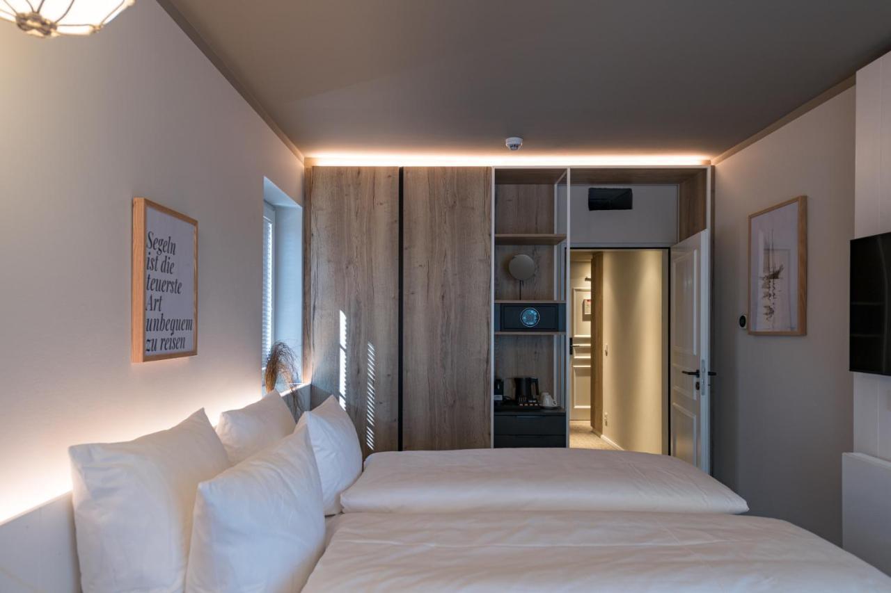 Hafenhotel Zu พุทบัส ภายนอก รูปภาพ