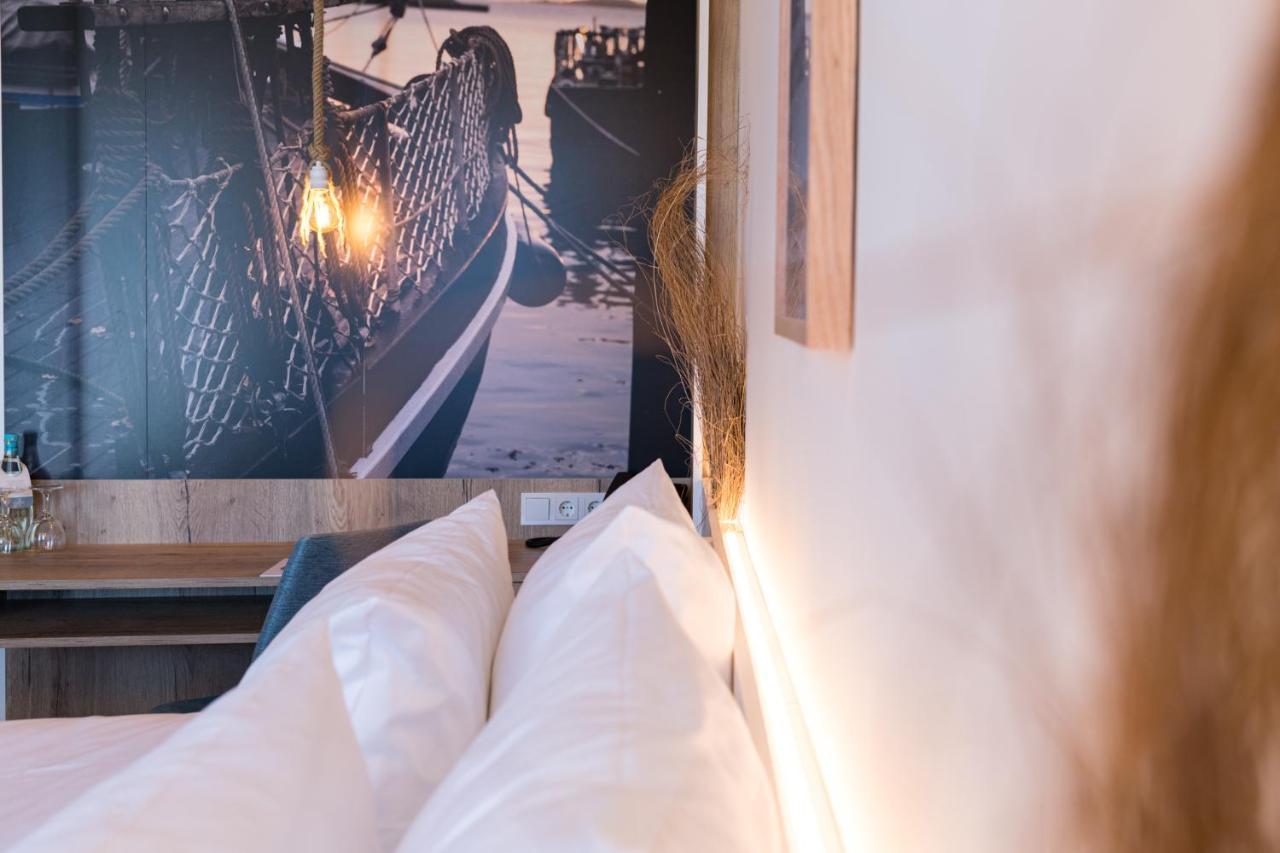 Hafenhotel Zu พุทบัส ภายนอก รูปภาพ