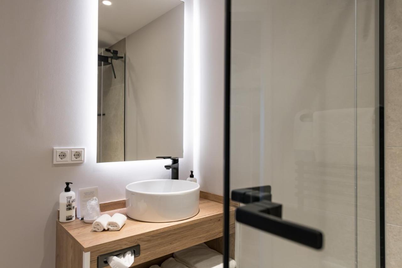Hafenhotel Zu พุทบัส ภายนอก รูปภาพ
