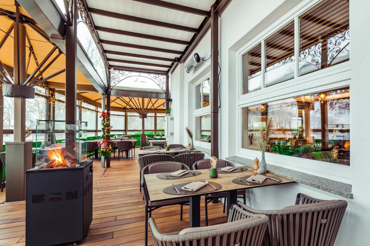 Hafenhotel Zu พุทบัส ภายนอก รูปภาพ