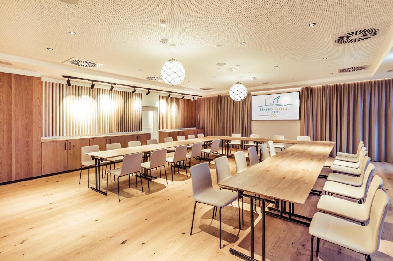 Hafenhotel Zu พุทบัส ภายนอก รูปภาพ