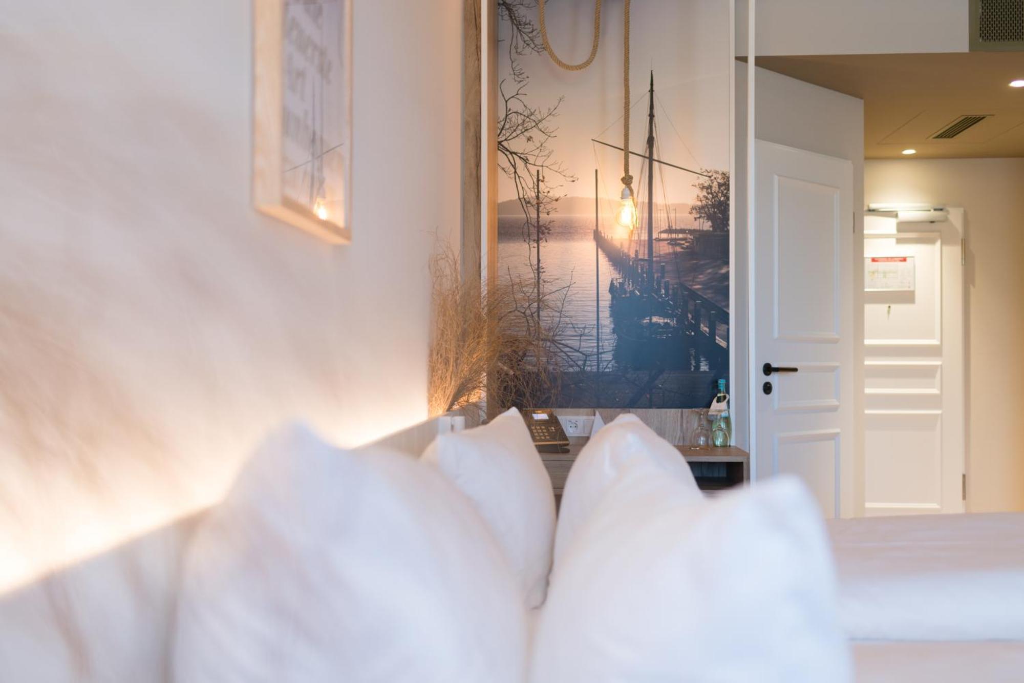 Hafenhotel Zu พุทบัส ภายนอก รูปภาพ