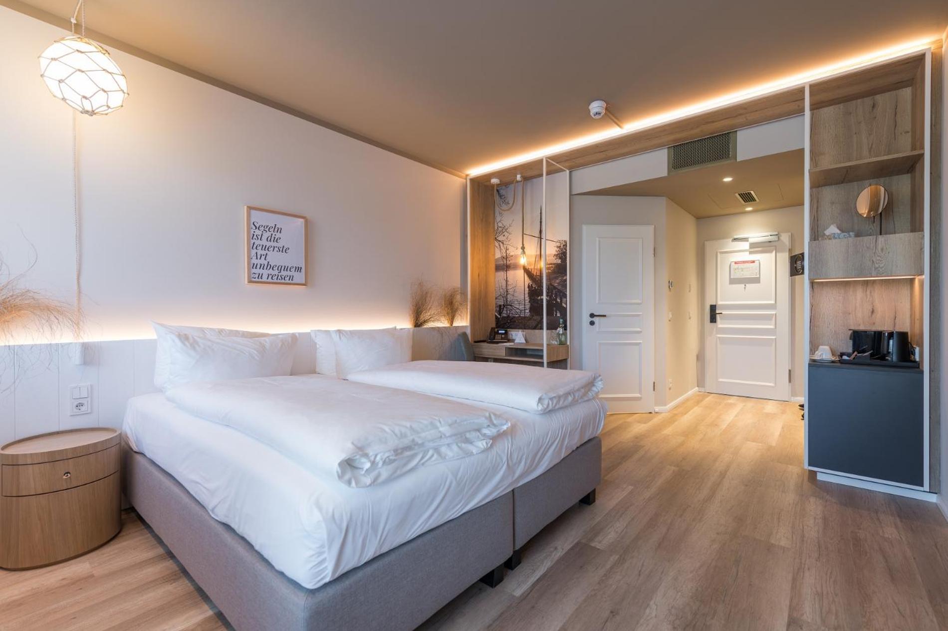 Hafenhotel Zu พุทบัส ภายนอก รูปภาพ