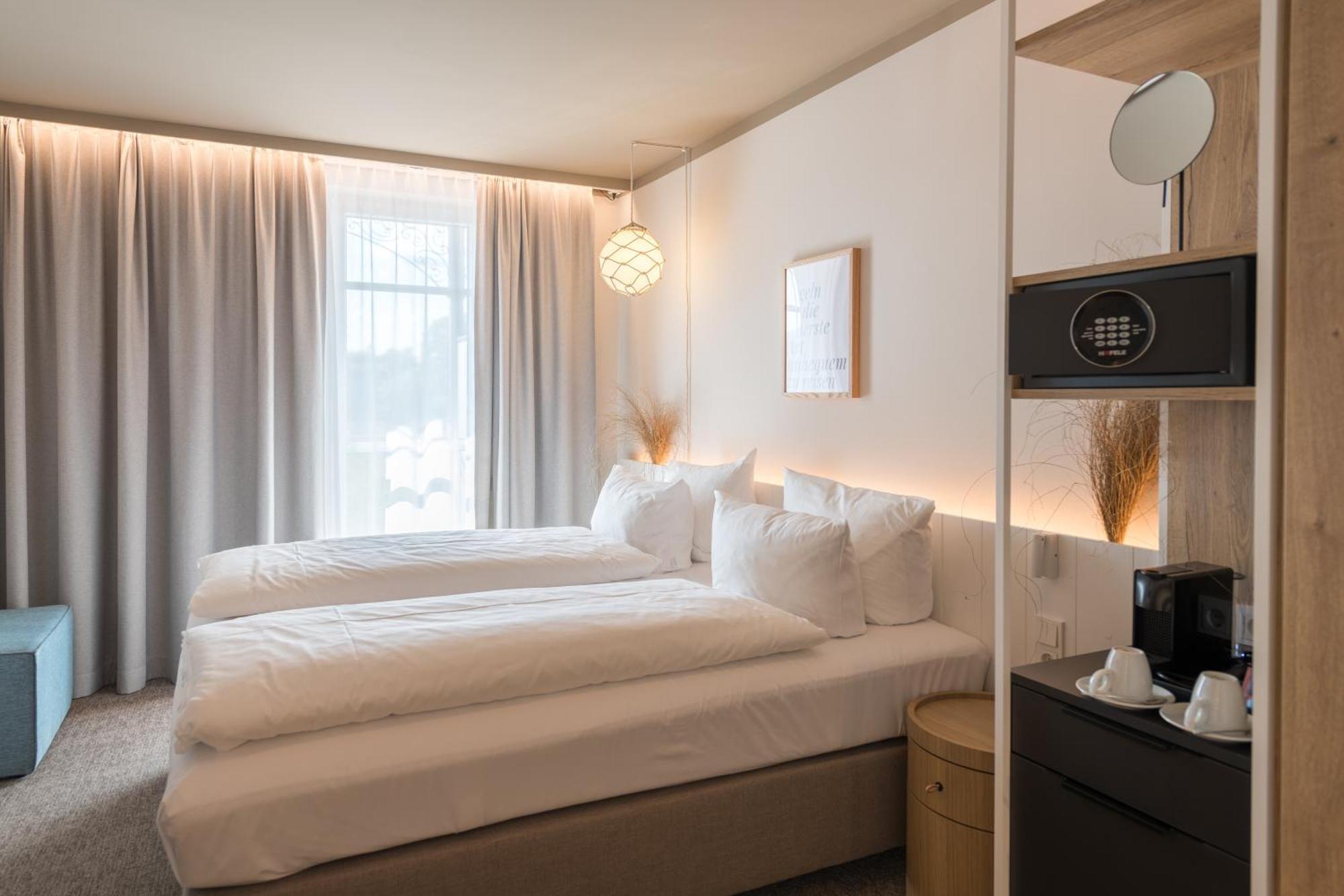 Hafenhotel Zu พุทบัส ภายนอก รูปภาพ
