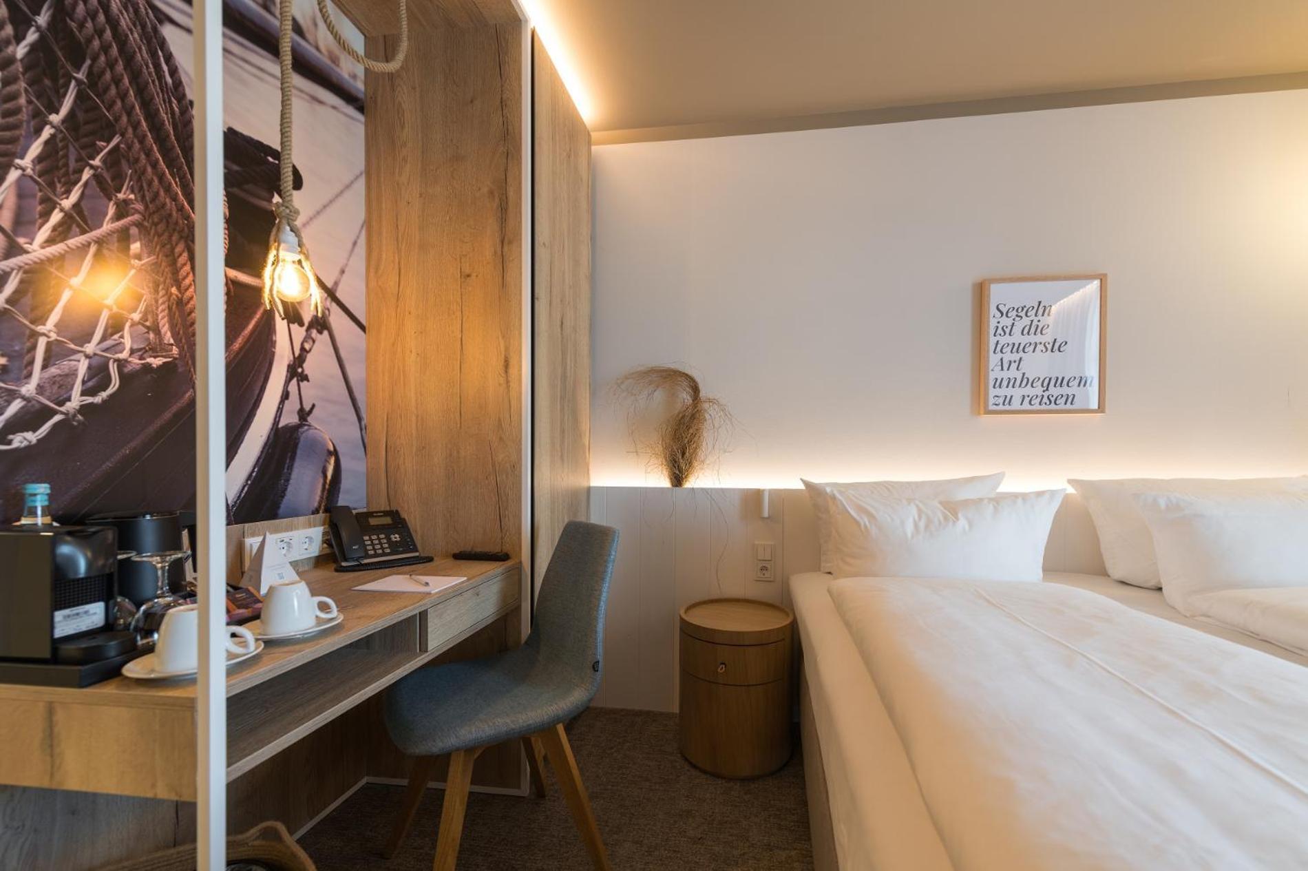 Hafenhotel Zu พุทบัส ภายนอก รูปภาพ